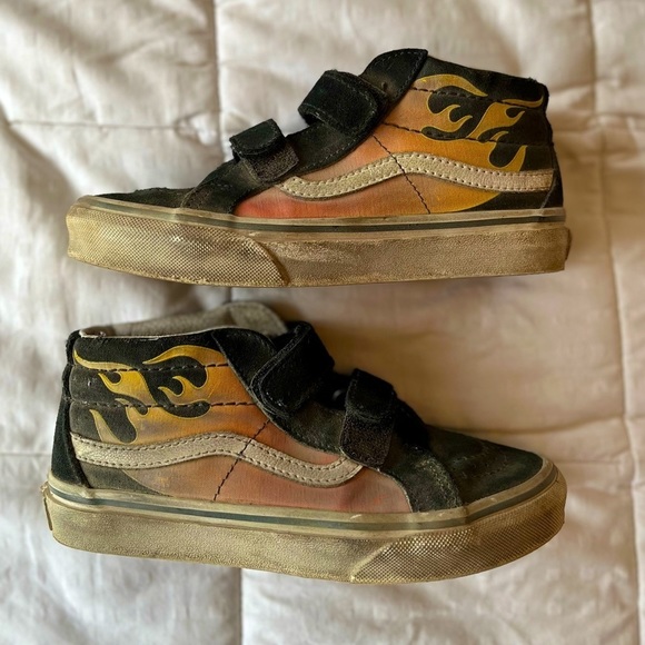 🔥Vans Kids Shoes with Orange and Yellow Flame Design - Picture 11 of 14